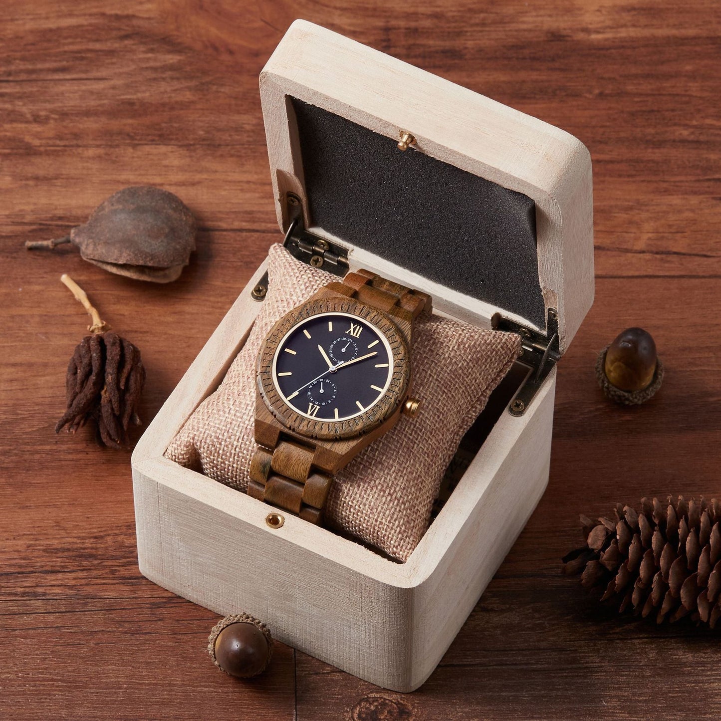 Men‘s Wooden Watch with Custom Engraving